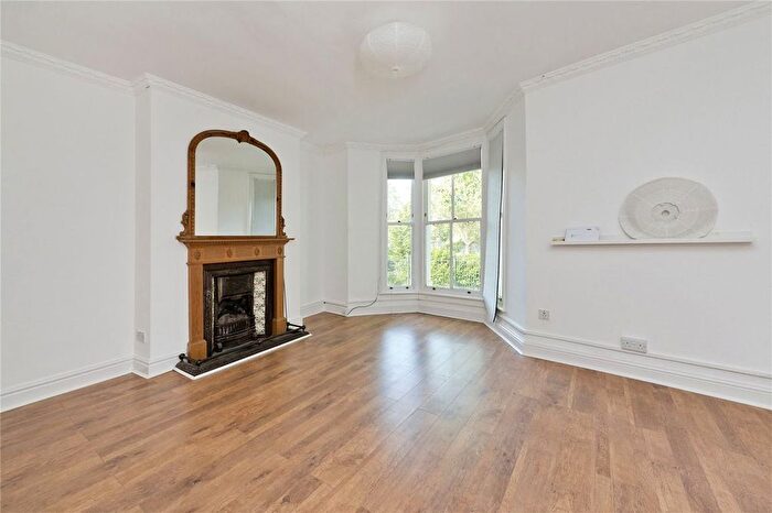3 Bedroom Flat To Rent In Musgrave Crescent, London, SW6