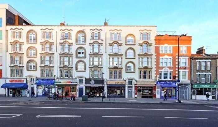 Apartment To Rent In Holloway Road, London, N7