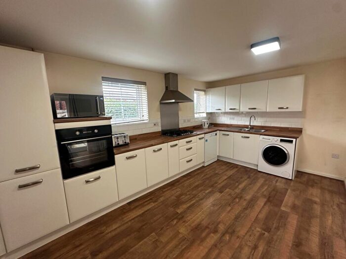 4 Bedroom Detached House To Rent In Lopwell Drive, L6