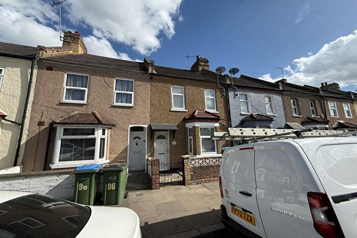 3 Bedroom House To Rent In Barth Road, SE18