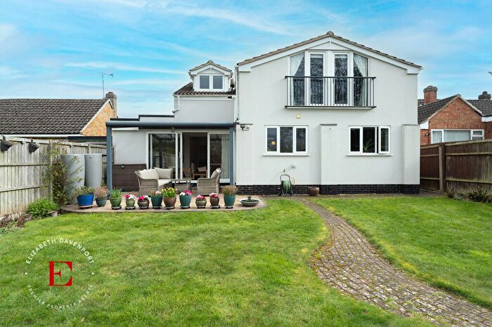 4 Bedroom Link Detached House For Sale In Farmer Ward Road, Kenilworth, CV8