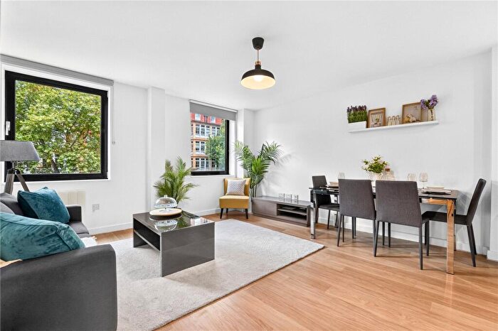 2 Bedroom Apartment For Sale In High Road, London, N12