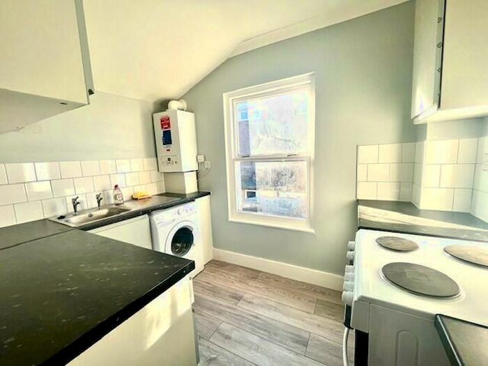 2 Bedroom Flat To Rent In Leyton, E10
