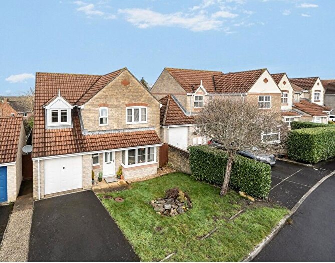 4 Bedroom Detached House For Sale In Grangefields, Street, BA16