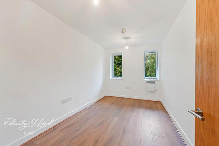 2 Bedroom Flat For Sale In Meath Crescent, London, E2