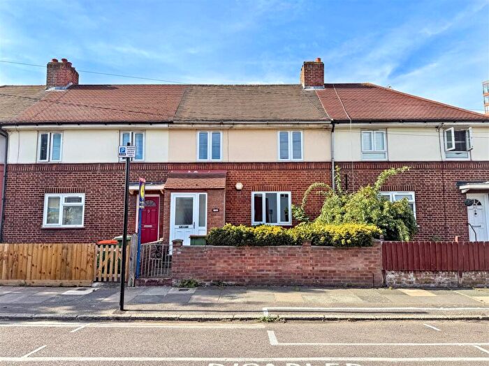 2 Bedroom House For Sale In Bisson Road, London, E15