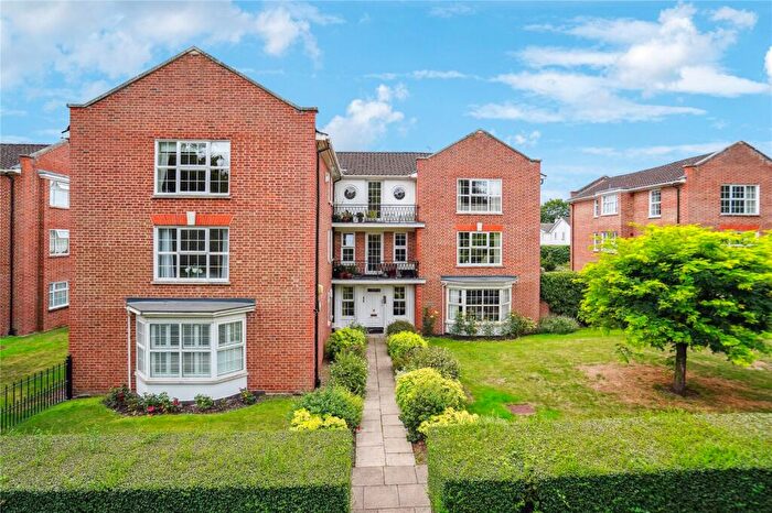 2 Bedroom Apartment For Sale In Phyllis Court Drive, Henley-on-Thames, Oxfordshire, RG9