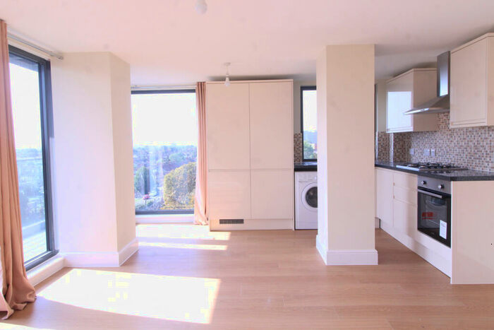 3 Bedroom Flat To Rent In Charter House, High Road, Ilford, IG1