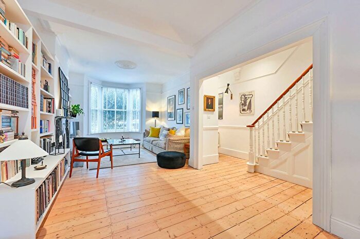 2 Bedroom Property To Rent In Avenue Road, Acton, London, W3