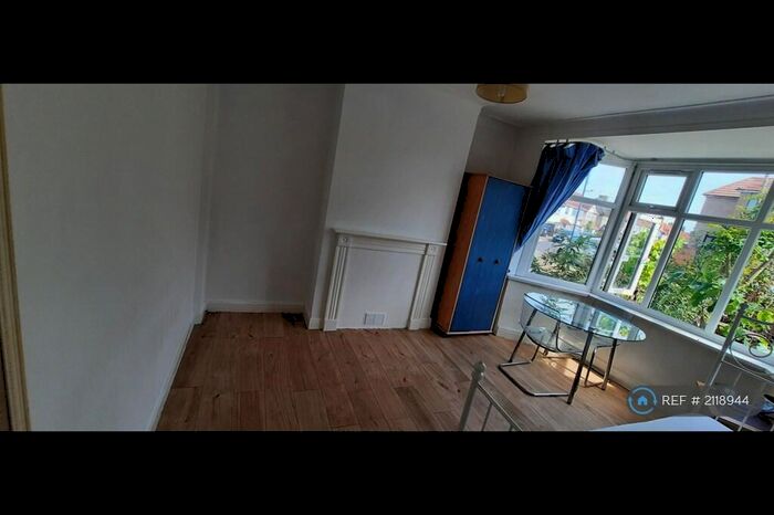 1 Bedroom Flat To Rent In The Ridgeway, London, NW9