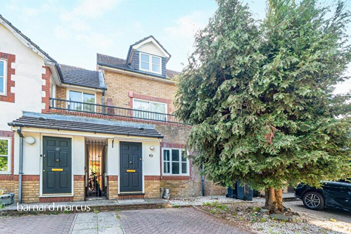 2 Bedroom Terraced House For Sale In Amblecote Meadows, London, SE12