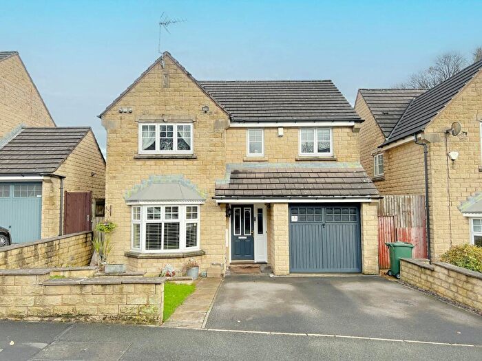 4 Bedroom Detached House For Sale In Grebe Close, Clayton Heights, Bradford, BD6