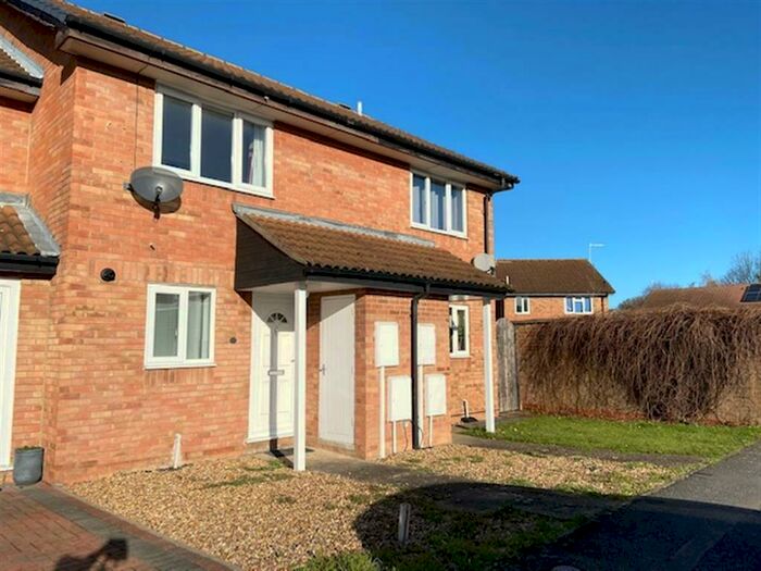 2 Bedroom House To Rent In Friary Gardens, Newport Pagnell, MK16