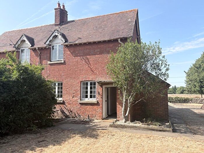 3 Bedroom Cottage To Rent In Cowage Farm Cottages, Foxley, SN16