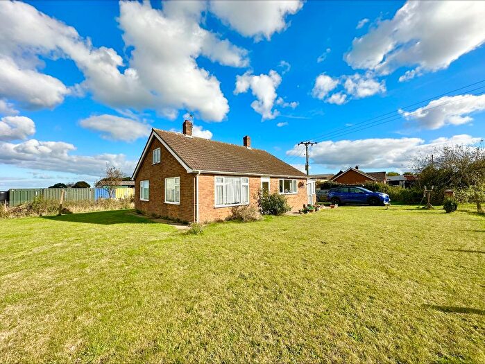 3 Bedroom Detached Bungalow For Sale In Heath Road, Rollesby, Great Yarmouth, NR29