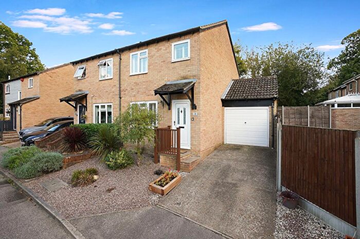 3 Bedroom Semi-Detached House For Sale In Falkland Place, Walderslade, ME5