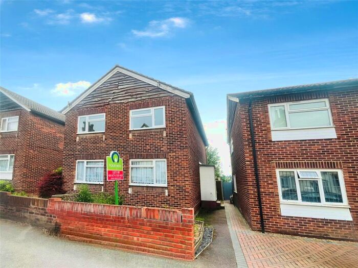 2 Bedroom Maisonette To Rent In Taunton Road, Northfleet, Gravesend, Kent, DA11
