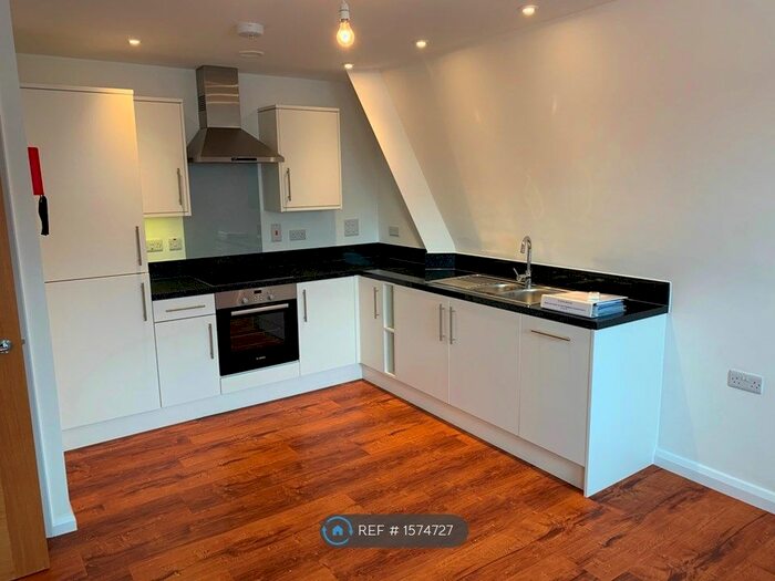 1 Bedroom Flat To Rent In Corporation Street, High Wycombe, HP13