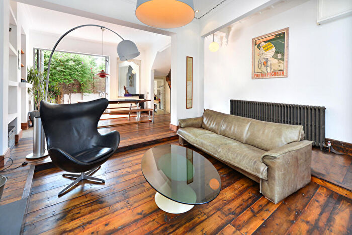 3 Bedroom Terraced House To Rent In Crossley Street, Islington, London, N7