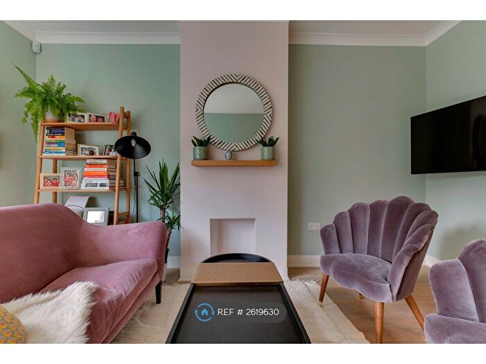 1 Bedroom Flat To Rent In Crofts House, London, E2