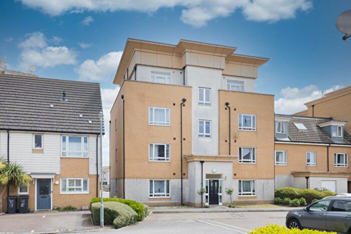 2 Bedroom Flat For Sale In Meridian Close, Ramsgate, Kent, CT12