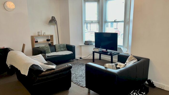 3 Bedroom Flat To Rent In Forsyth Road, Jesmond, Newcastle Upon Tyne, NE2