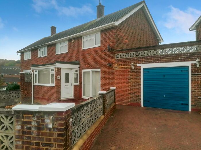 3 Bedroom Semi-Detached House To Rent In Albatross Avenue, Strood, Rochester ME2