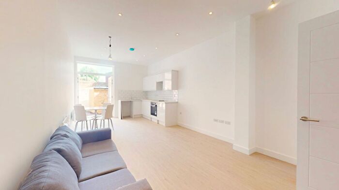 2 Bedroom Flat To Rent In Church Street, Enfield, Greater London, EN2