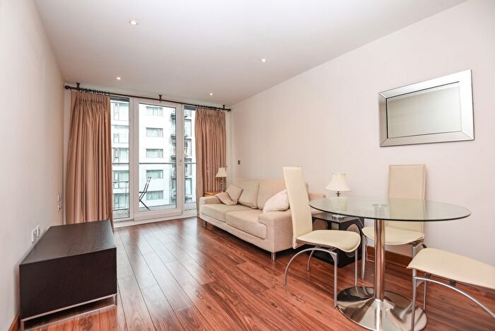 1 Bedroom Flat To Rent In Queenstown Road, London, SW11