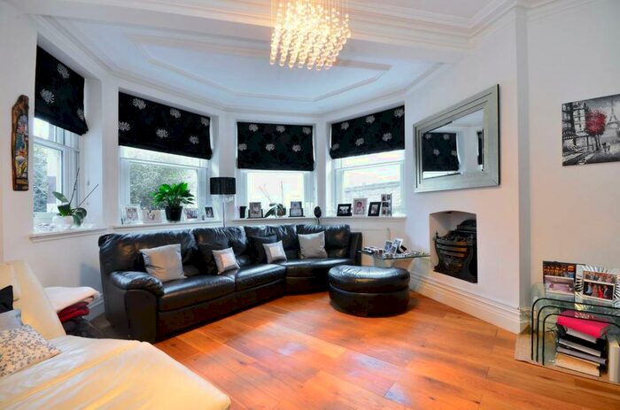 3 Bedroom Flat To Rent In Ashburnham Road, Chelsea, London, SW10