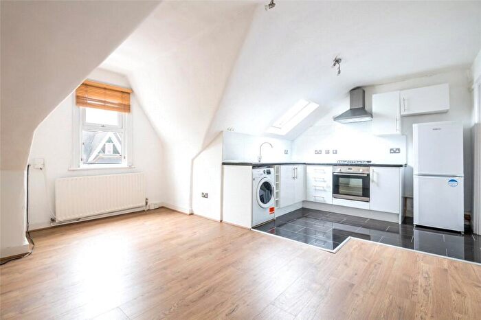 1 Bedroom Apartment To Rent In Wyneham Road, London, SE24