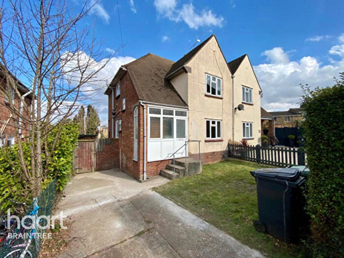 3 Bedroom Semi-Detached House To Rent In Hillside Gardens, Braintree, CM7