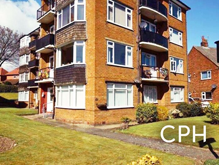 2 Bedroom Flat For Sale In North Leas Avenue, Scarborough, YO12