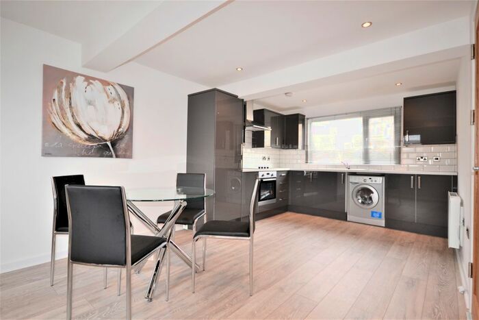 2 Bedroom Flat To Rent In Mansel Street, City Centre, Swansea, SA1