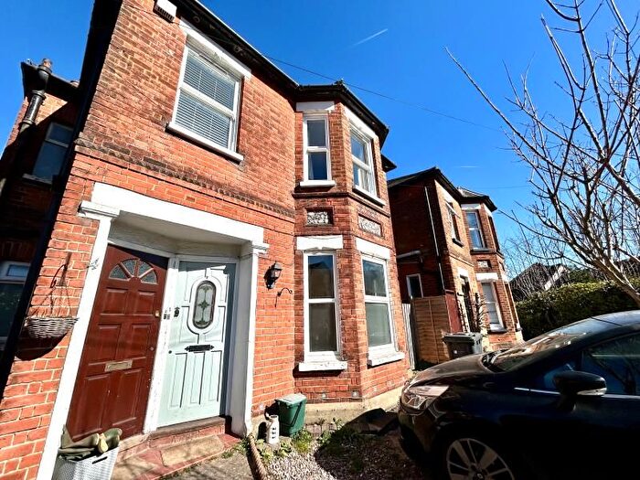 2 Bedroom Maisonette To Rent In Wodeland Avenue, Guildford, GU2