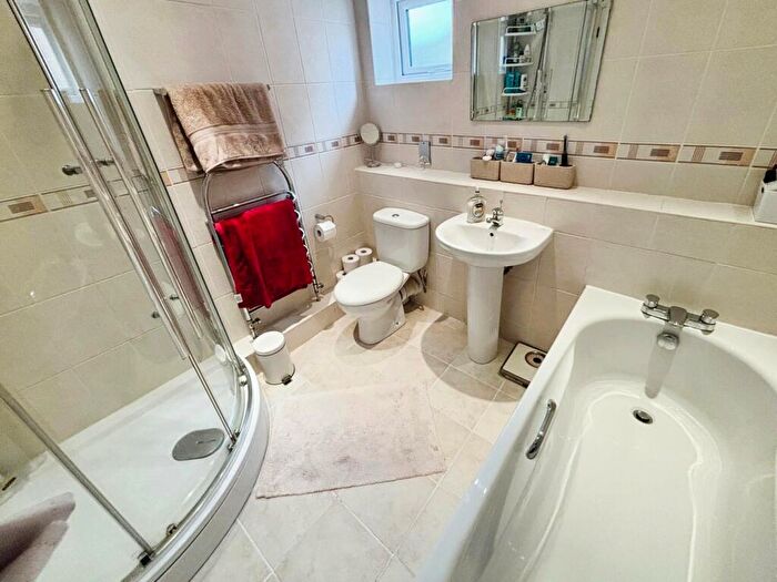 4 Bedroom Detached House For Sale In Balfour Drive, Calcot, Reading, RG31