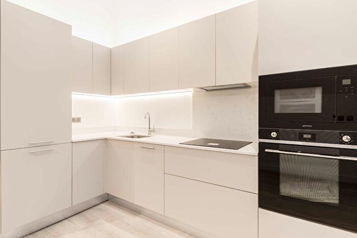 3 Bedroom Flat To Rent In East Road, London, SW19