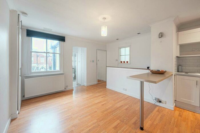 1 Bedroom Maisonette To Rent In Union Street, High Barnet, Barnet, EN5