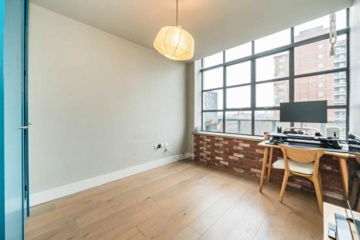 2 Bedroom Flat For Sale In Chatham Place, Hackney, E9