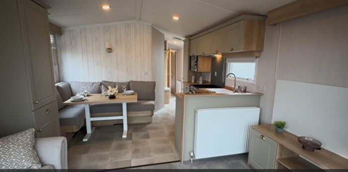 2 Bedroom Park Home For Sale In Warners Lane, Selsey, Chichester, PO20