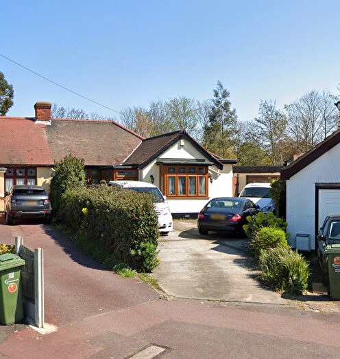 5 Bedroom Bungalow To Rent In Mayswood Gardens, Dagenham, RM10