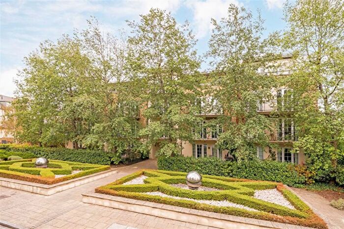 2 Bedroom Flat To Rent In Whitcome Mews, Kew, TW9
