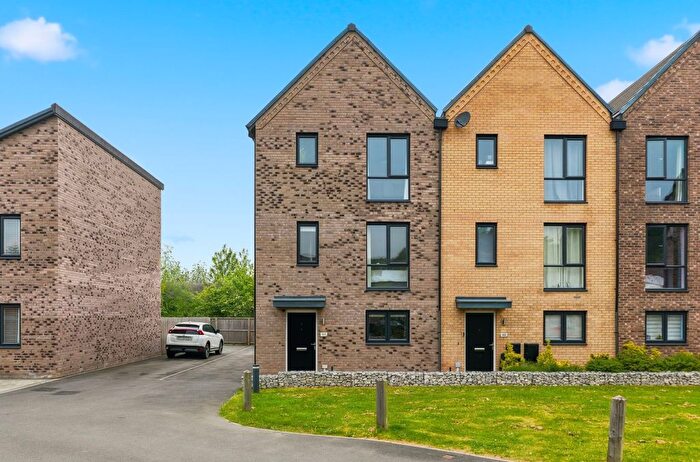 4 Bedroom Semi Detached House For Sale In Woodyard Avenue, Chesterfield, S41