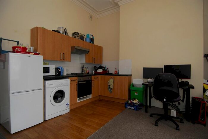 1 Bedroom Flat To Rent In Woodland Tce Flat, Plymouth, PL4