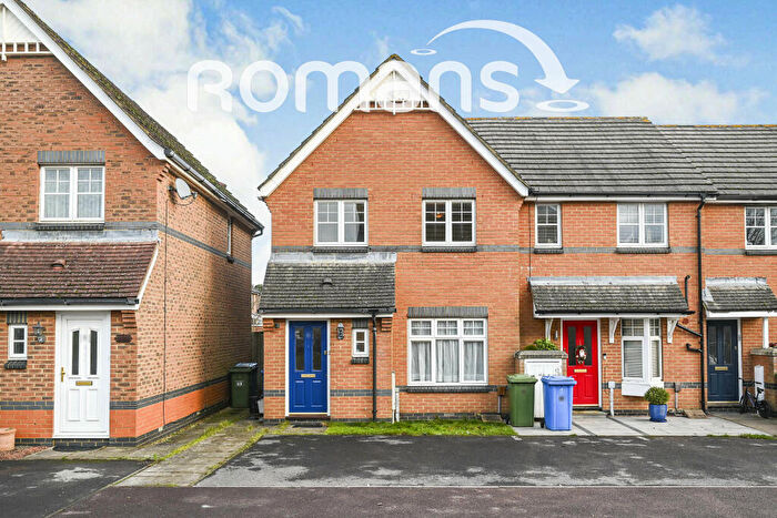 3 Bedroom Terraced House To Rent In Barry Square, RG12