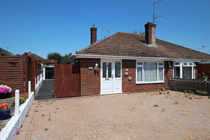 3 Bedroom Bungalow For Sale In Barfield Road, Thatcham, Berkshire, RG18