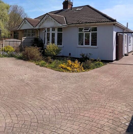 3 Bedroom Bungalow To Rent In Deedmore Road, Potters Green, Coventry, CV2