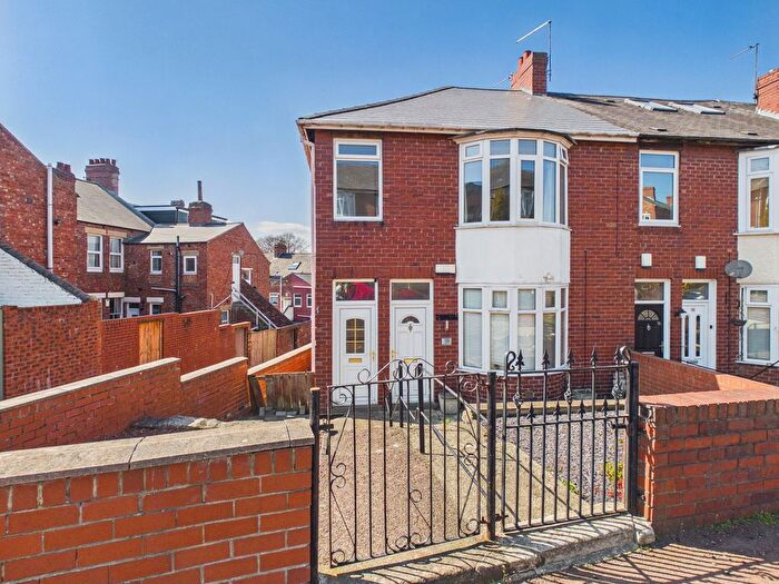 3 Bedroom Flat For Sale In Silverdale Terrace, Gateshead, NE8
