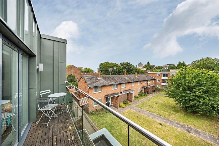 2 Bedroom Flat For Sale In Clarence Walk, Clapham, SW4