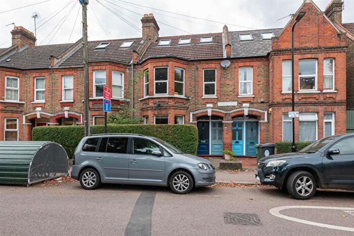 2 Bedroom Flat To Rent In Edward Road, Walthamstow, E17